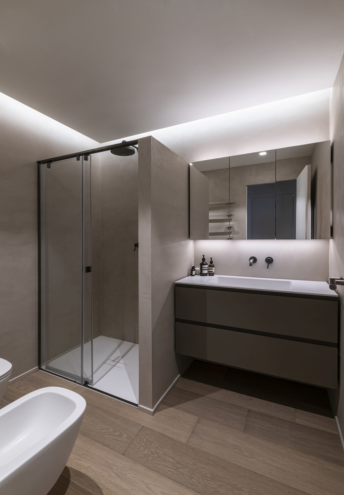 Minimalist Home Inside a Medieval Tower in Siena bathroom decor