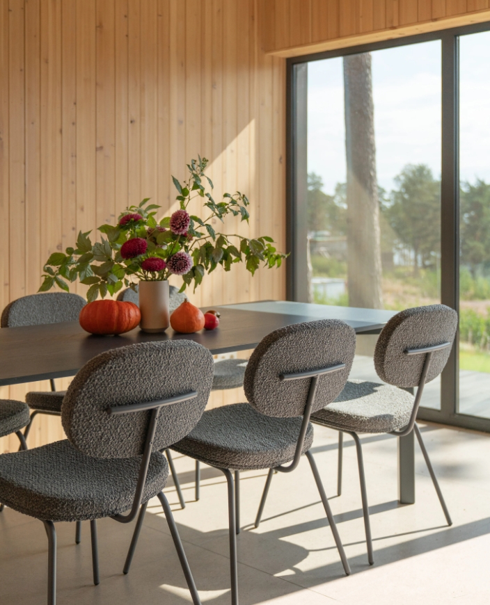 Delo House 3 2 by Arseny Brodach dining area
