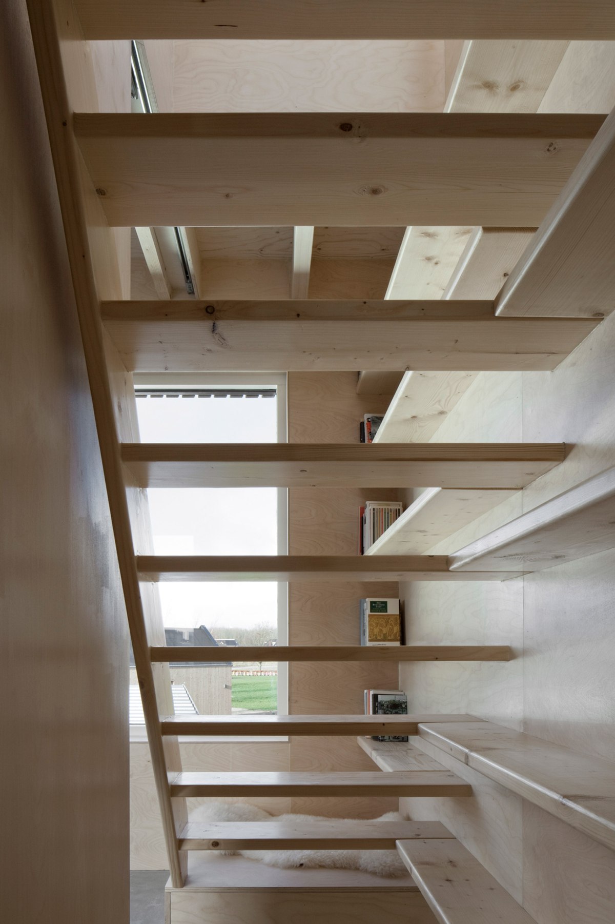 Mircro house ana rocha architecture understairs